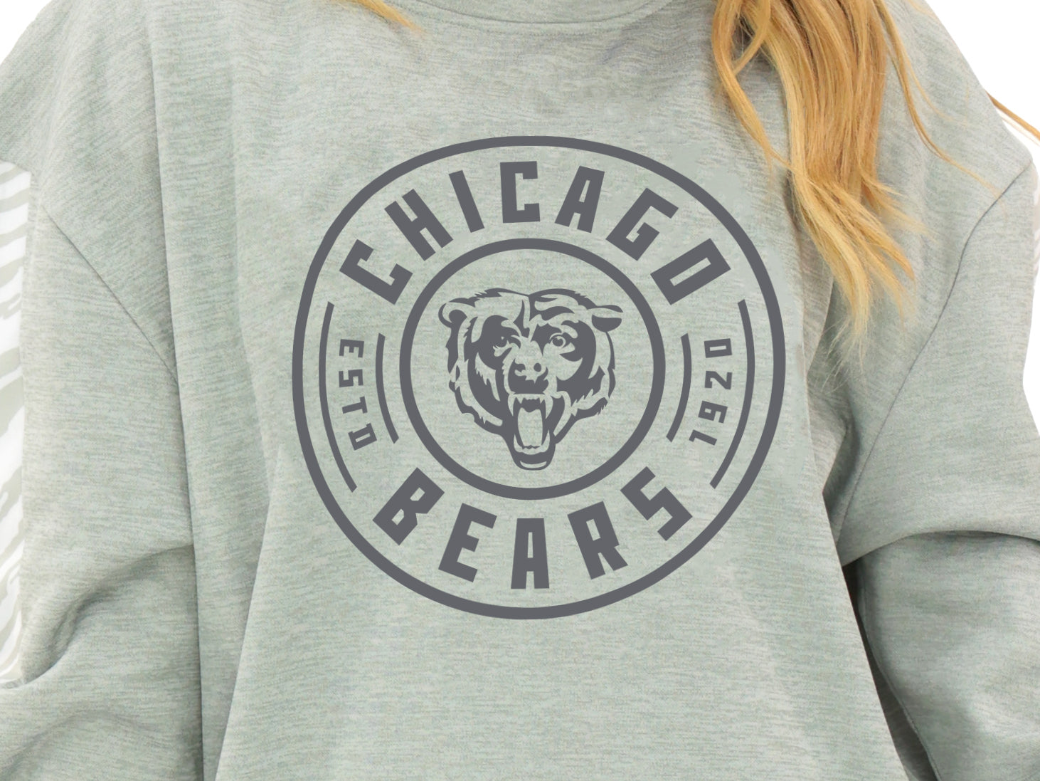 Zubaz NFL   Women's Offense 2 Color Tonal Zebra Arm Panels Crewneck with Pockets, CHICAGO BEARS
