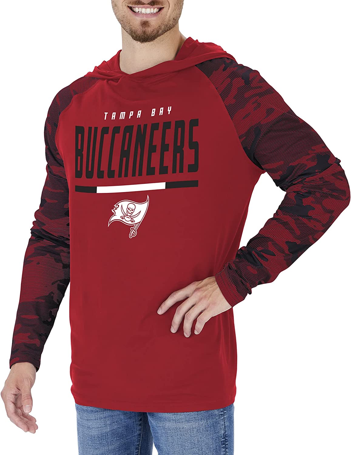 Zubaz NFL  Men's Linebacker Camo Line Sleeves Lightweight Hoodie, TAMPA BAY BUCCANEERS