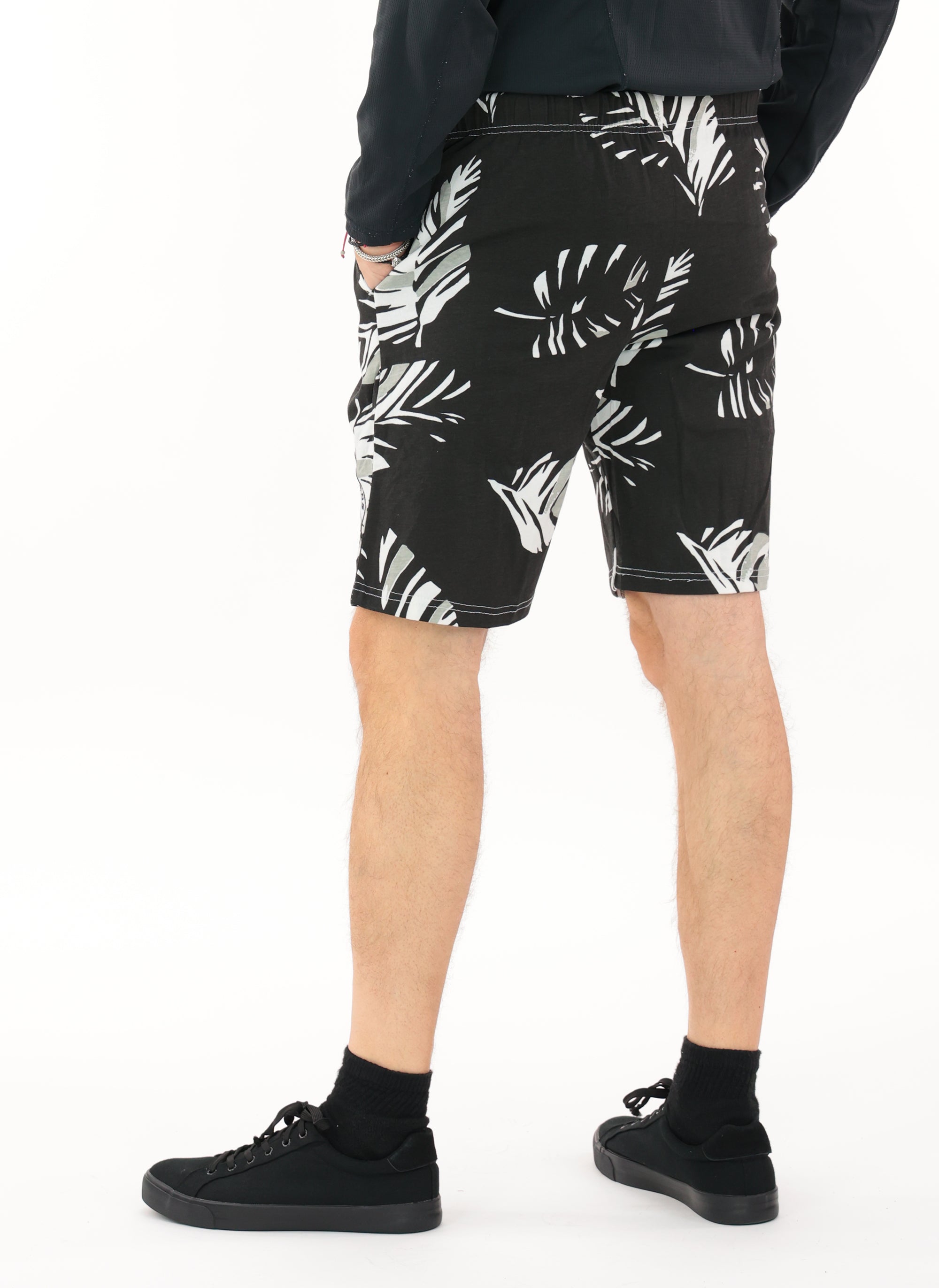 Zubaz NFL Adult Unisex Z88 Embroidered Leaf 3 Team Color Shorts, Las Vegas Raiders