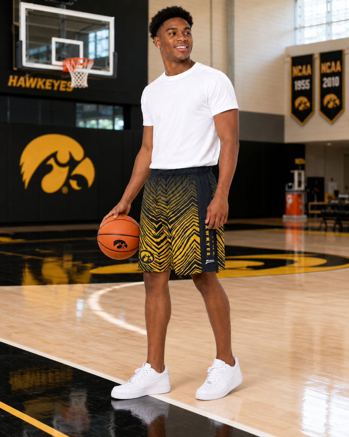 Zubaz NCAA Iowa Hawkeyes Men's 7-Inch Fade Primary Stacked Text Shorts