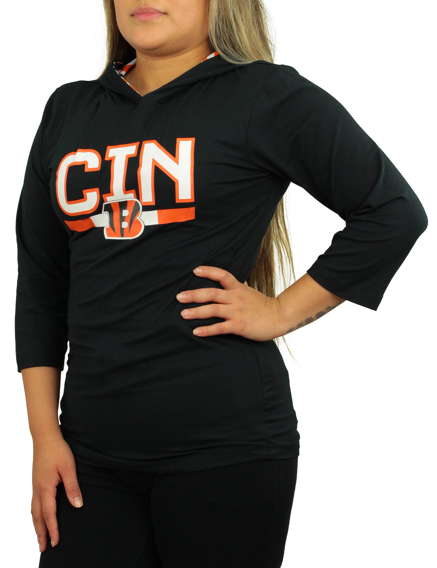 Zubaz NFL Women's Cincinnati Bengals Solid Team Color Lightweight Pullover