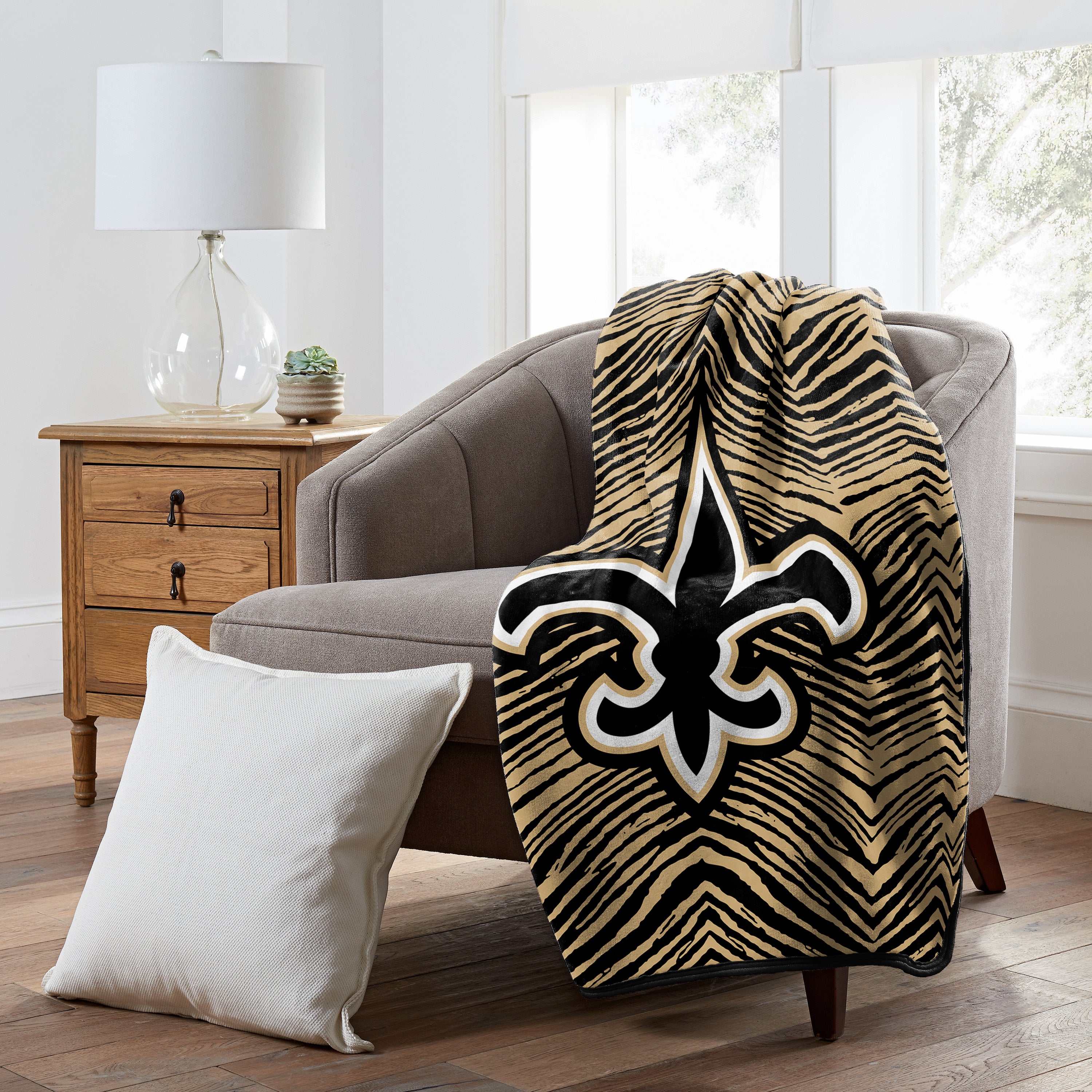 Zubaz X Northwest NFL New Orleans Saints Zubified 50X60 Raschel Throw Blanket