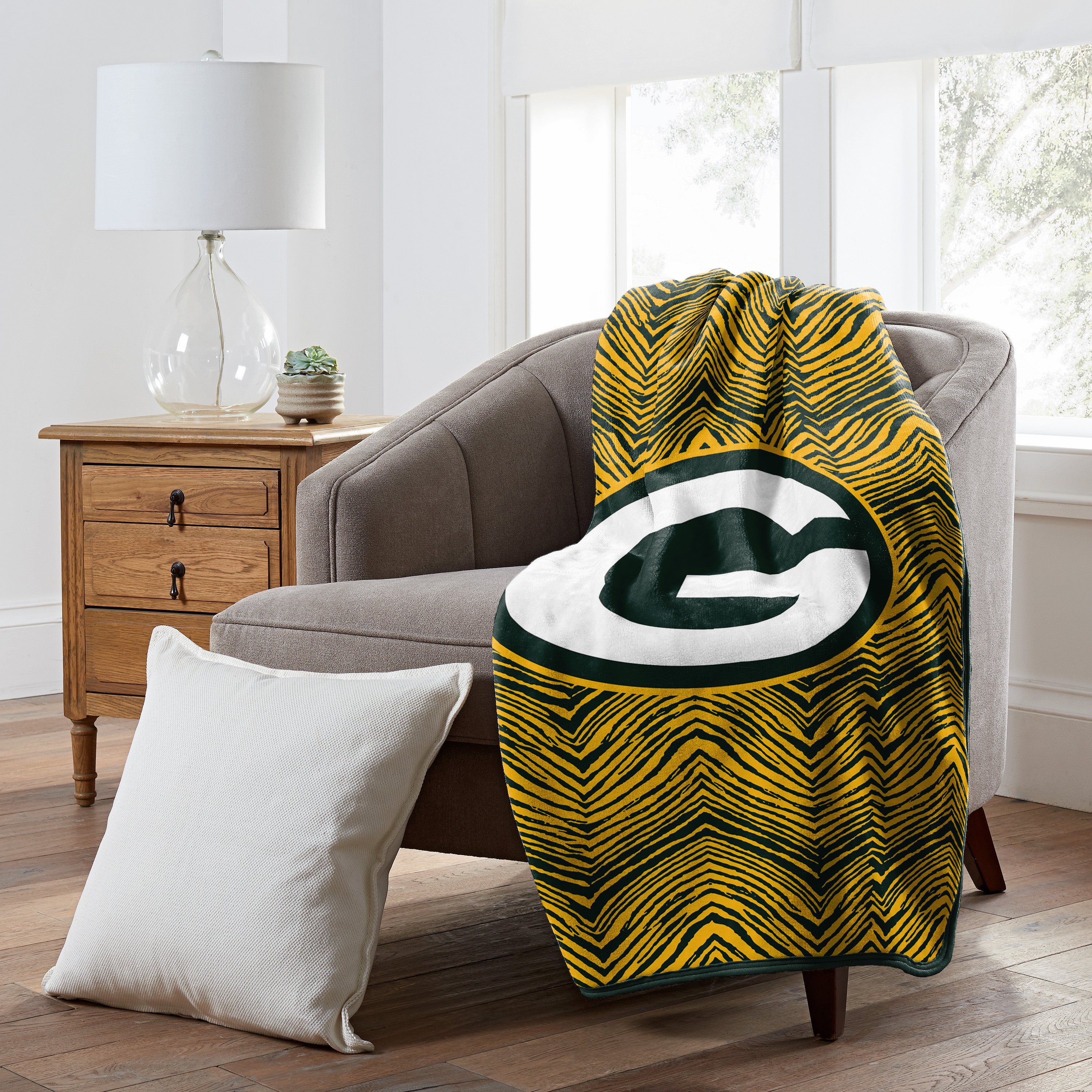 Zubaz X Northwest NFL Green Bay Packers Zubified Raschel Throw Blanket